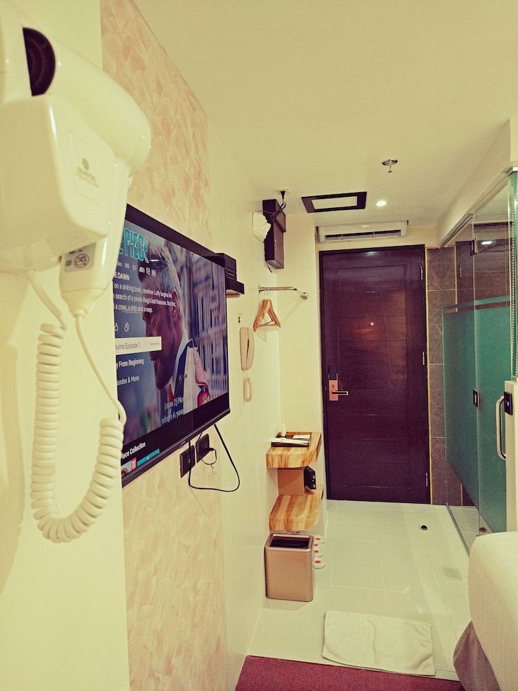 SEMPRE PREMIER INN MACTAN AIRPORT HOTEL Premier Queen, High Floor City/Seaview with Free Airport Transfer 29