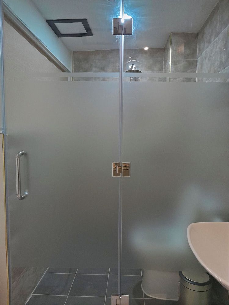 SEMPRE PREMIER INN MACTAN AIRPORT HOTEL Premier Double or Twin Room, High Floor City/Seaview with Free Airport Transfer 15