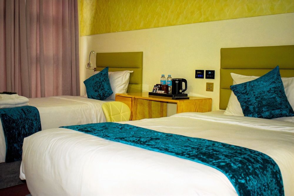 SEMPRE PREMIER INN MACTAN AIRPORT HOTEL Deluxe Double or Twin Room, Partial City/Seaview with Free Airport Transfer 3