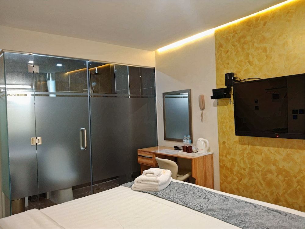 SEMPRE PREMIER INN MACTAN AIRPORT HOTEL Premier Double or Twin Room, High Floor City/Seaview with Free Airport Transfer 9