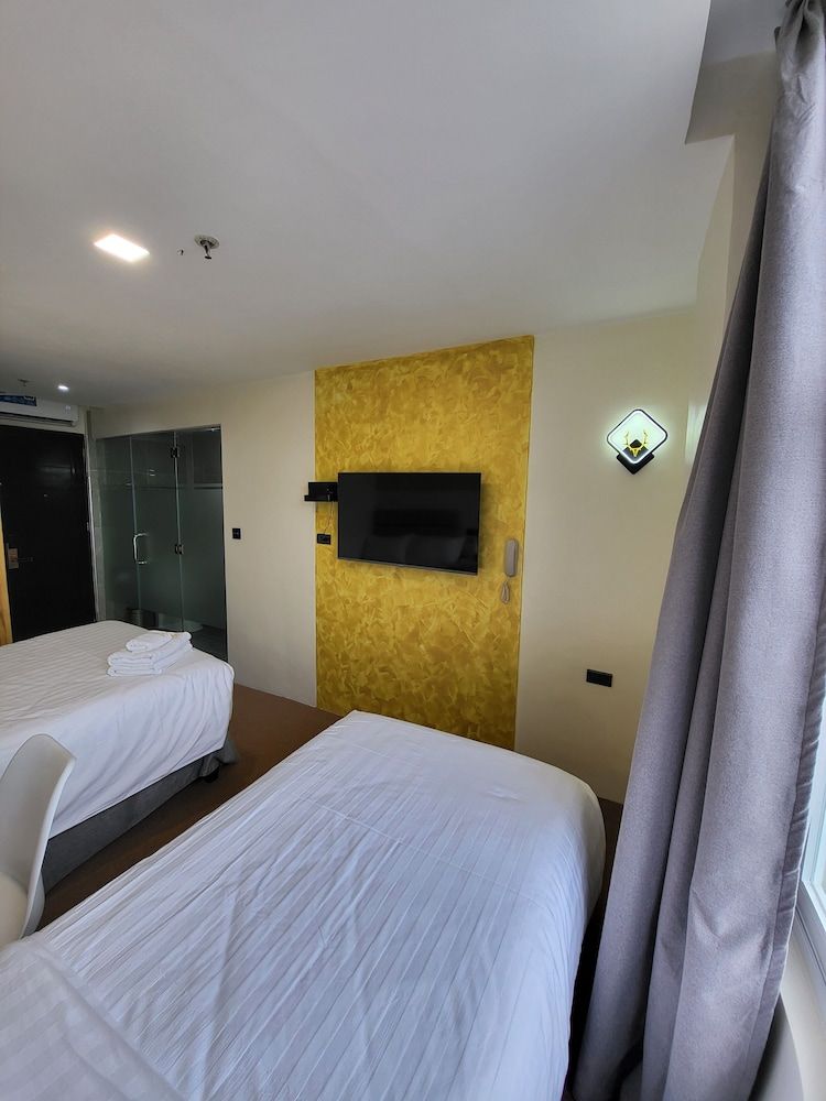 SEMPRE PREMIER INN MACTAN AIRPORT HOTEL Deluxe Double or Twin Room, Partial City/Seaview with Free Airport Transfer 7