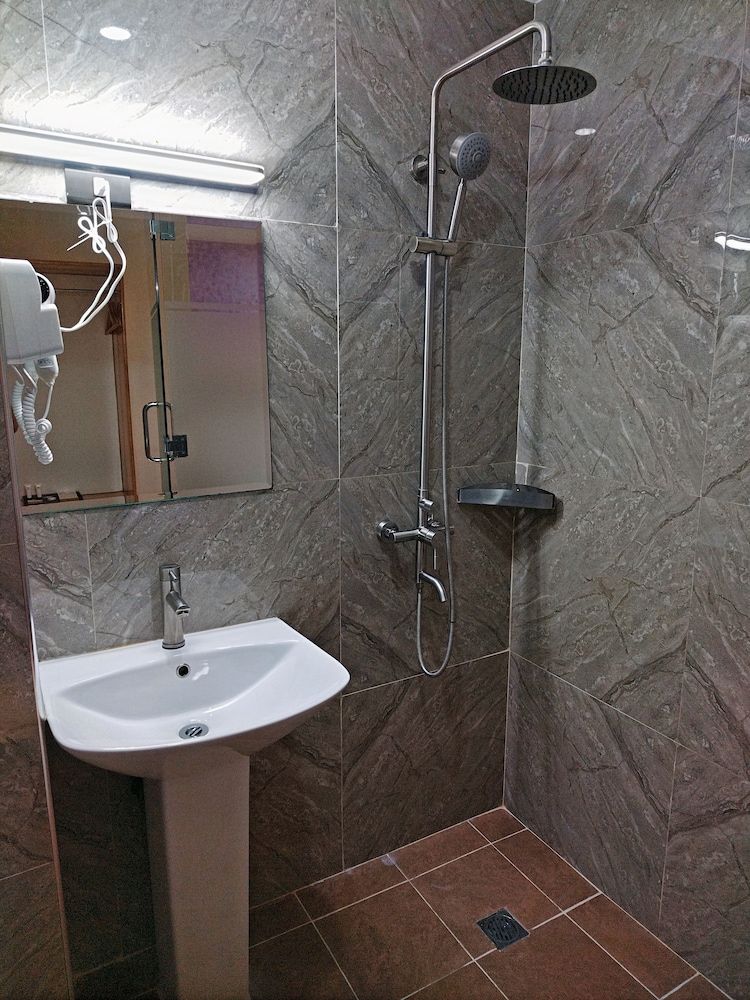 SEMPRE PREMIER INN MACTAN AIRPORT HOTEL Premier Double or Twin Room, High Floor City/Seaview with Free Airport Transfer 17