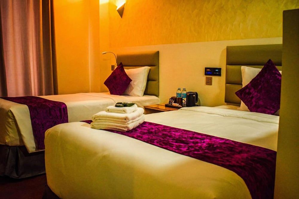 SEMPRE PREMIER INN MACTAN AIRPORT HOTEL Deluxe Double or Twin Room, Partial City/Seaview with Free Airport Transfer 5
