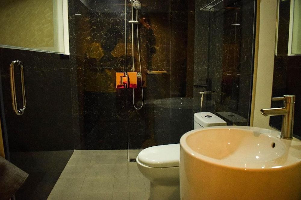 SEMPRE PREMIER INN MACTAN AIRPORT HOTEL Premier Double or Twin Room, High Floor City/Seaview with Free Airport Transfer 13