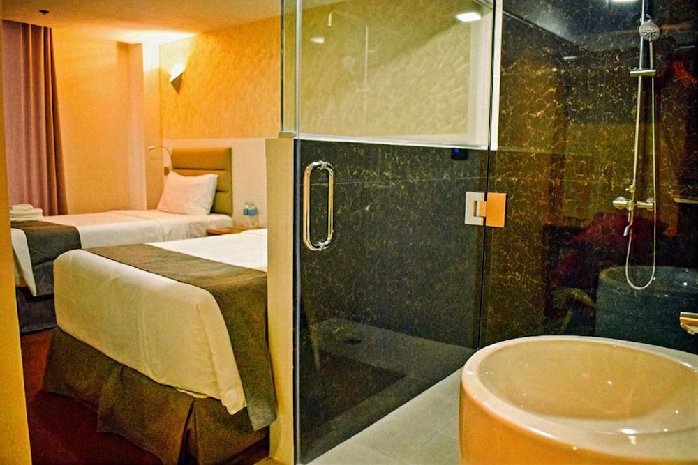 SEMPRE PREMIER INN MACTAN AIRPORT HOTEL Deluxe Double or Twin Room, Partial City/Seaview with Free Airport Transfer 18