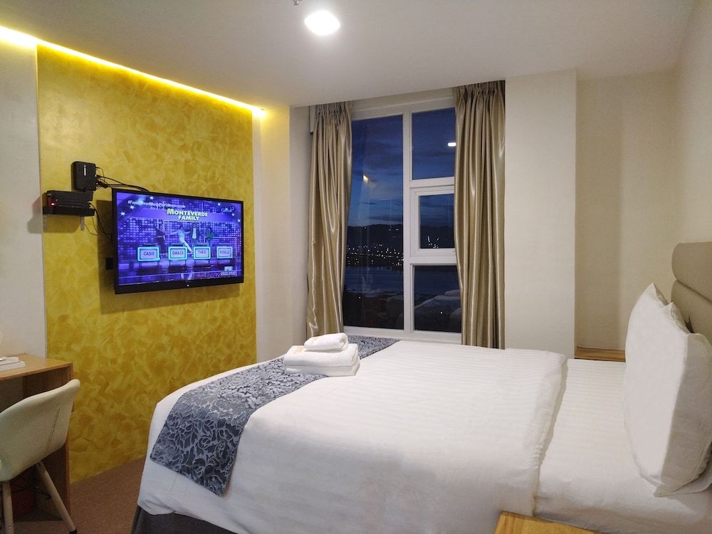 SEMPRE PREMIER INN MACTAN AIRPORT HOTEL Premier Queen, High Floor City/Seaview with Free Airport Transfer