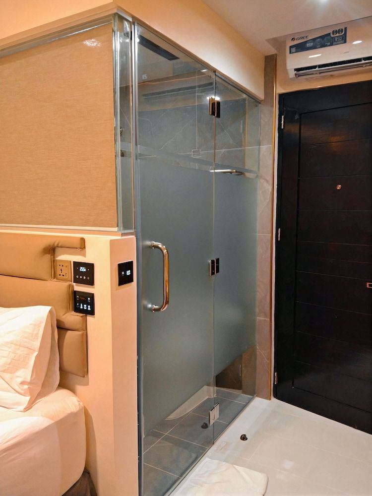 SEMPRE PREMIER INN MACTAN AIRPORT HOTEL Premier Double or Twin Room, High Floor City/Seaview with Free Airport Transfer 21