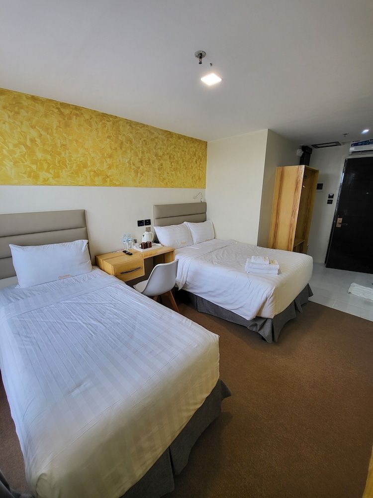 SEMPRE PREMIER INN MACTAN AIRPORT HOTEL Deluxe Double or Twin Room, Partial City/Seaview with Free Airport Transfer 6