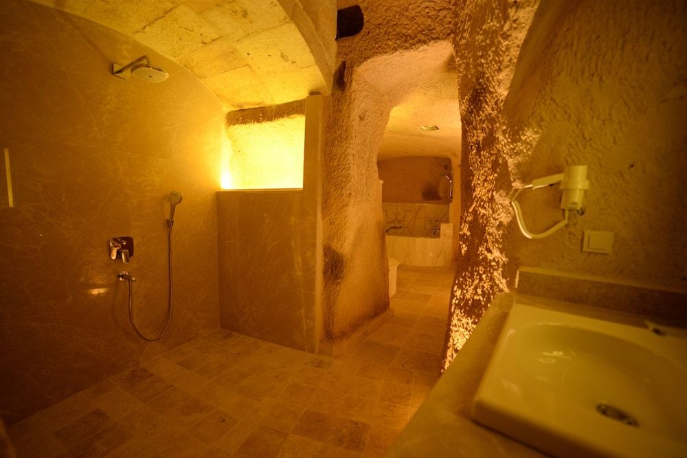 undefined Crassus Cave Hotel 10