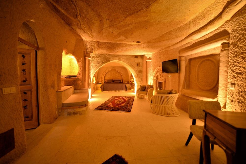 undefined Crassus Cave Hotel 8