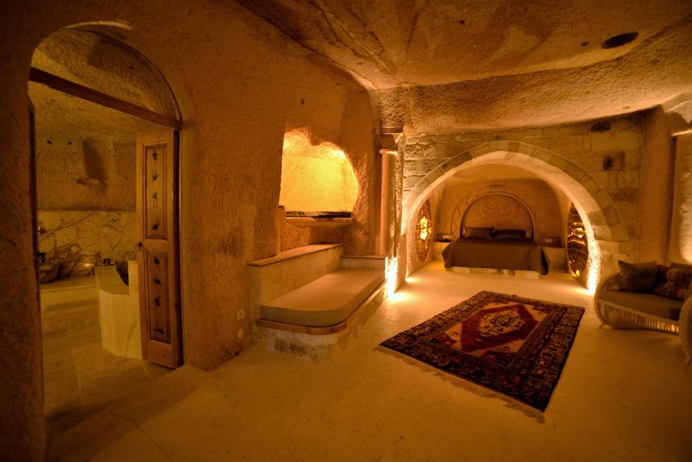 undefined Crassus Cave Hotel 2