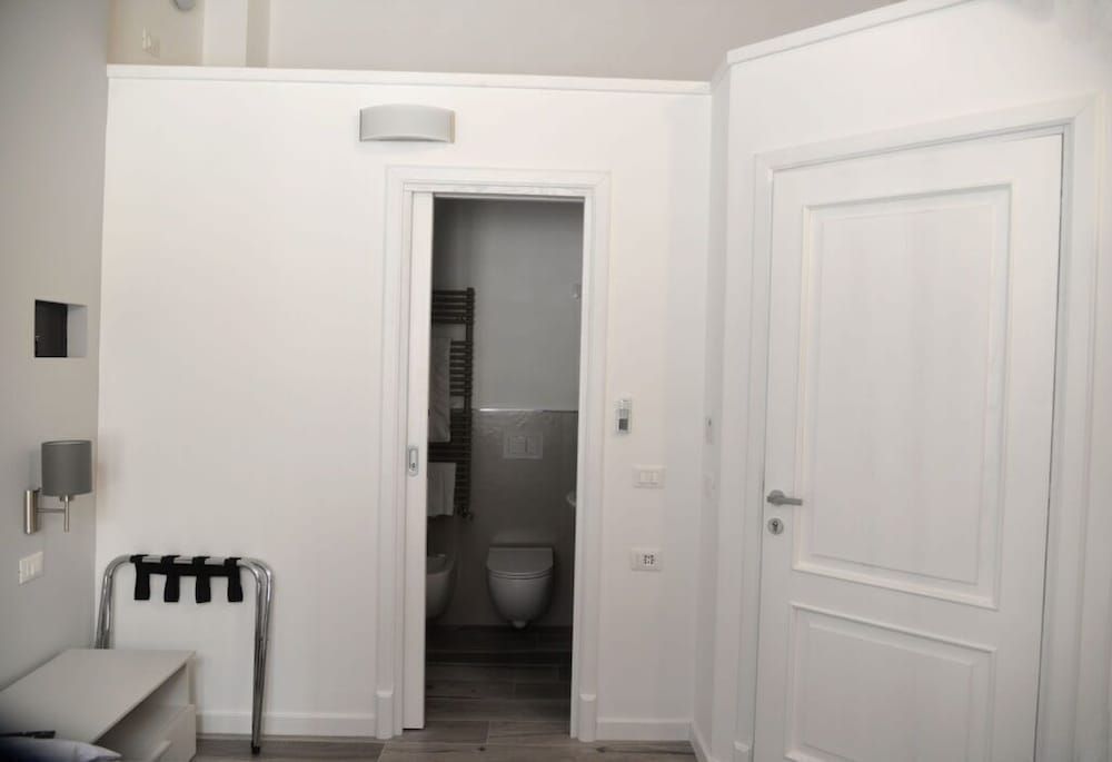 B&B I Bronzi Economy Double Room, Courtyard View (Nèos) 15