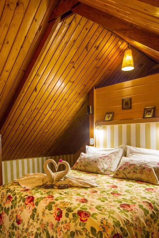 Deluxe Chalet, Fireplace