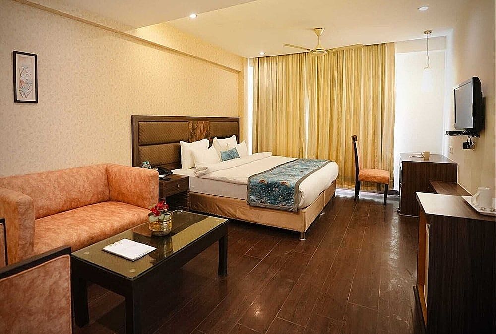 undefined Hotel Windsor Heights 9