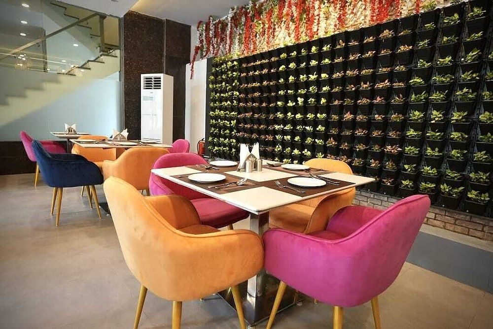 undefined Hotel Windsor Heights 2