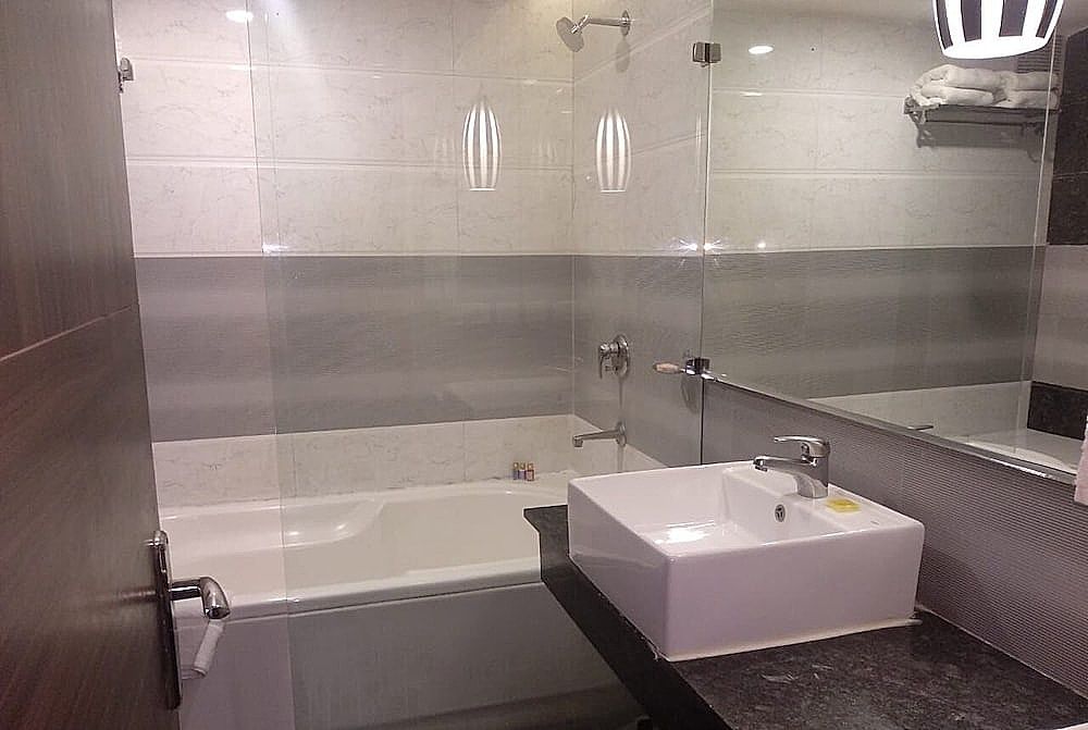 undefined Hotel Windsor Heights 10