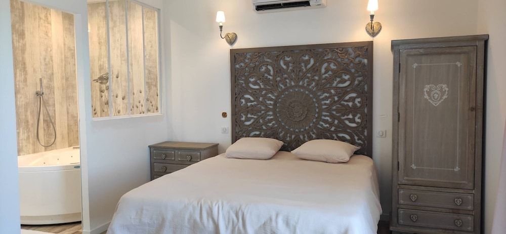 Honeymoon Room