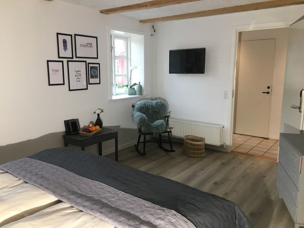 Hos Mette Classic Double or Twin Room, Shared Bathroom 4