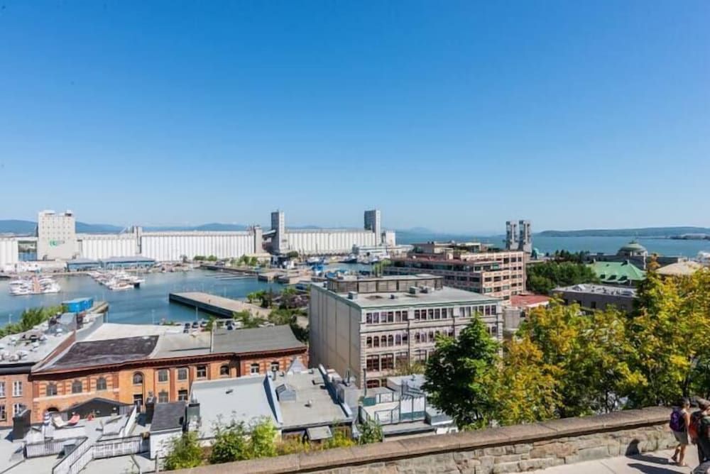 Remparts 2 Bed w Private Terrace & Sauna Deluxe Apartment 18