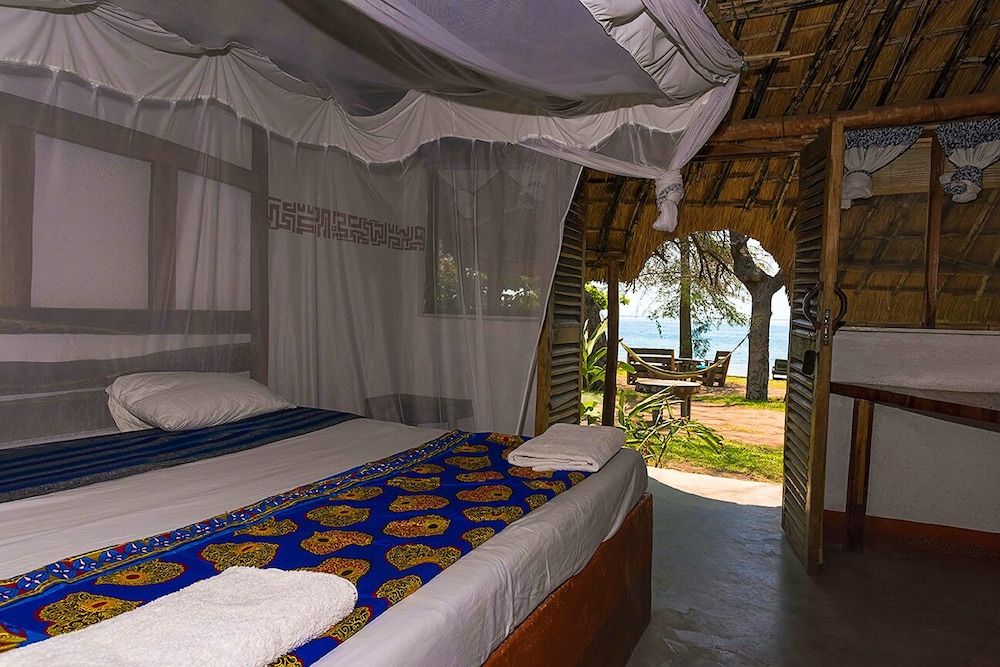 Mgoza Lodge Deluxe Double Room, Lake View 5