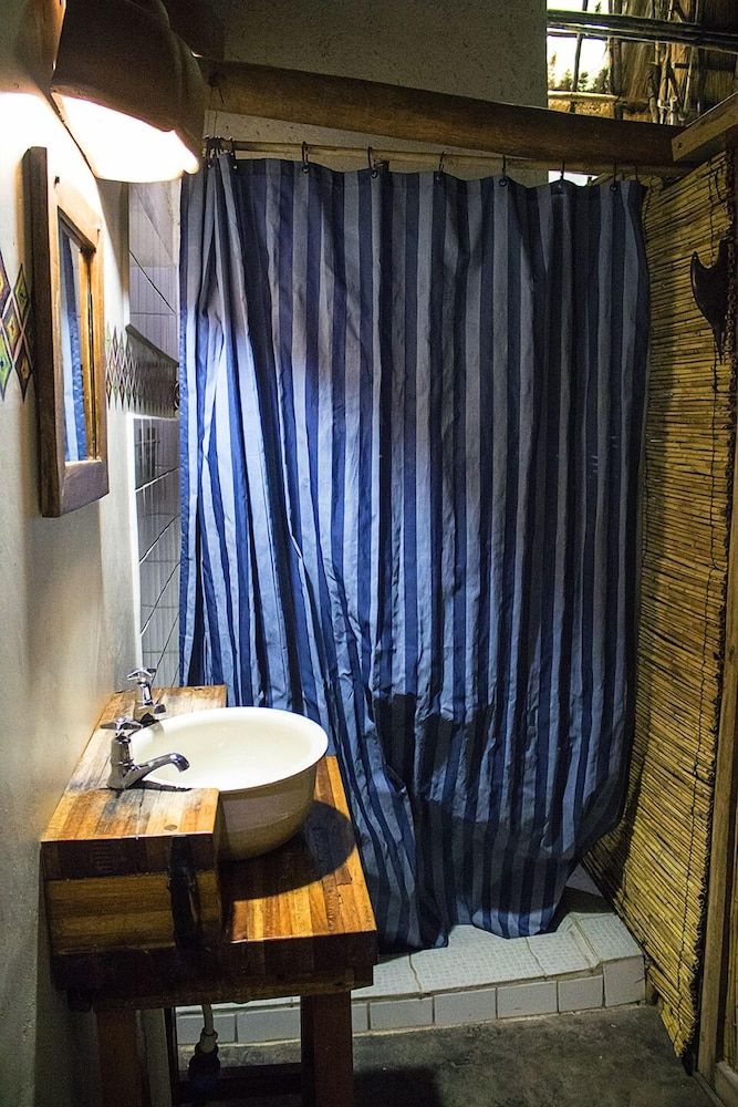 Mgoza Lodge Deluxe Double Room, Lake View 9