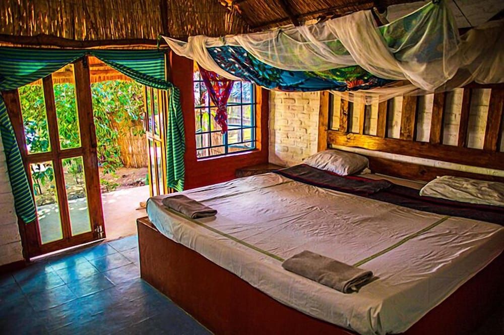 Mgoza Lodge Comfort Cottage, 2 Bedrooms, Kitchen, Lake View 2