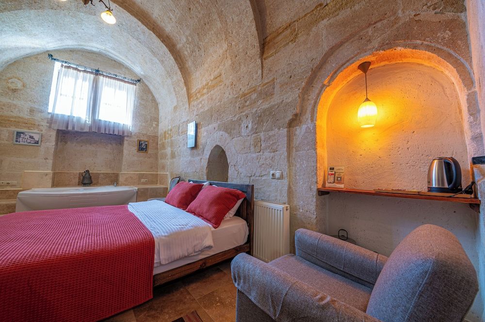 undefined Kapalos Cave Hotel 3