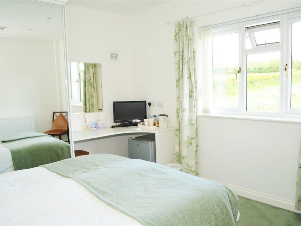 Quixhill - Denstone - Dove Meadow B & B Double or Twin Room, Private Bathroom 8