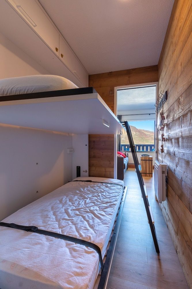 Studio, Ensuite, Mountain View ( -NECOU 306)
