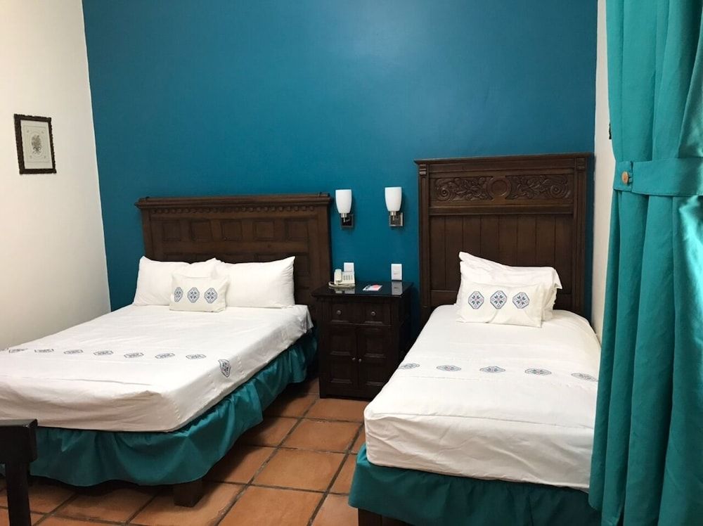 La Casa de los Patios Hotel & Spa Basic Triple Room 5