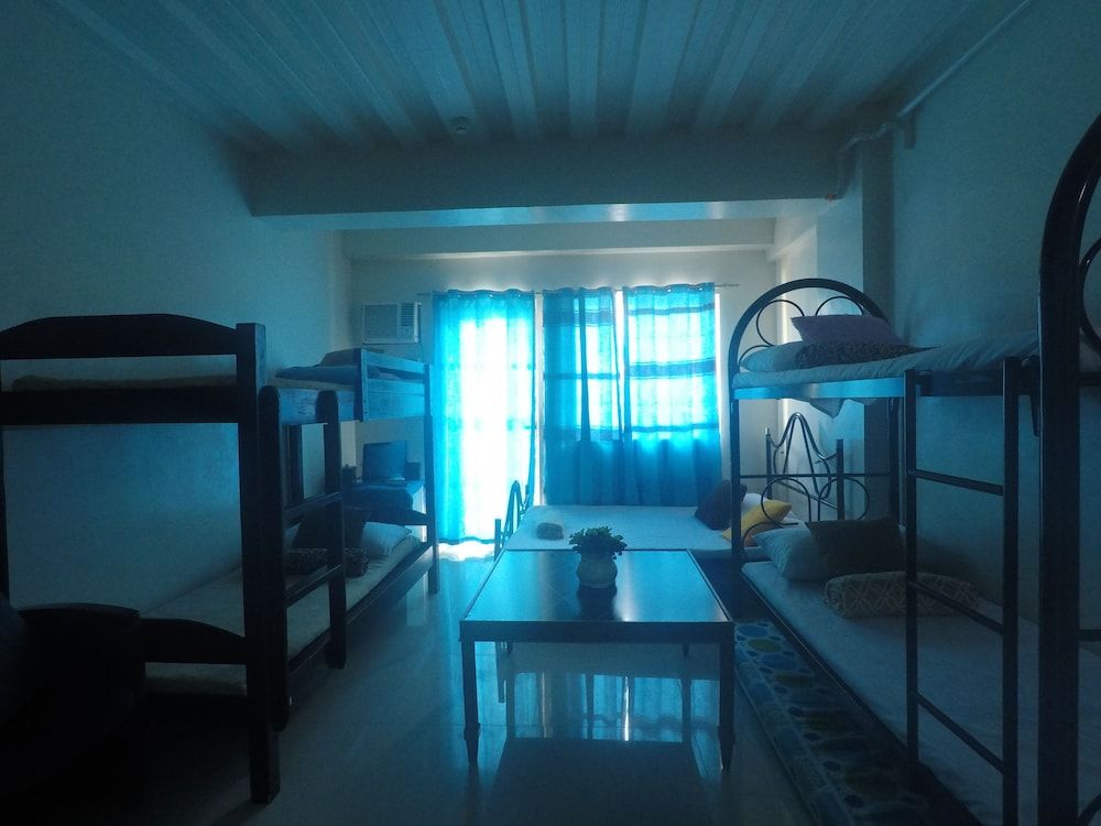 Parañaque Airport Hometel Economy Quadruple Room 4