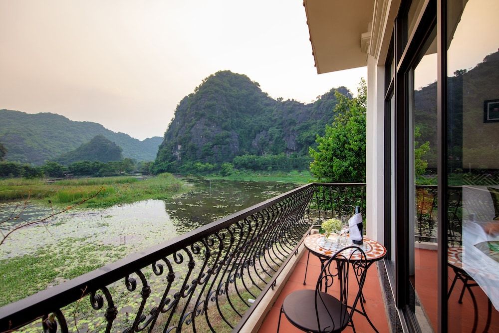 Tam Coc La Montagne Resort & Spa Deluxe Lake View 4