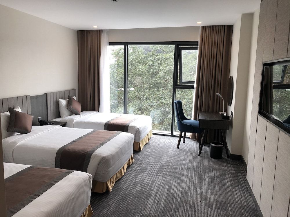 undefined Muong Thanh Grand Bai Chay Hotel 2