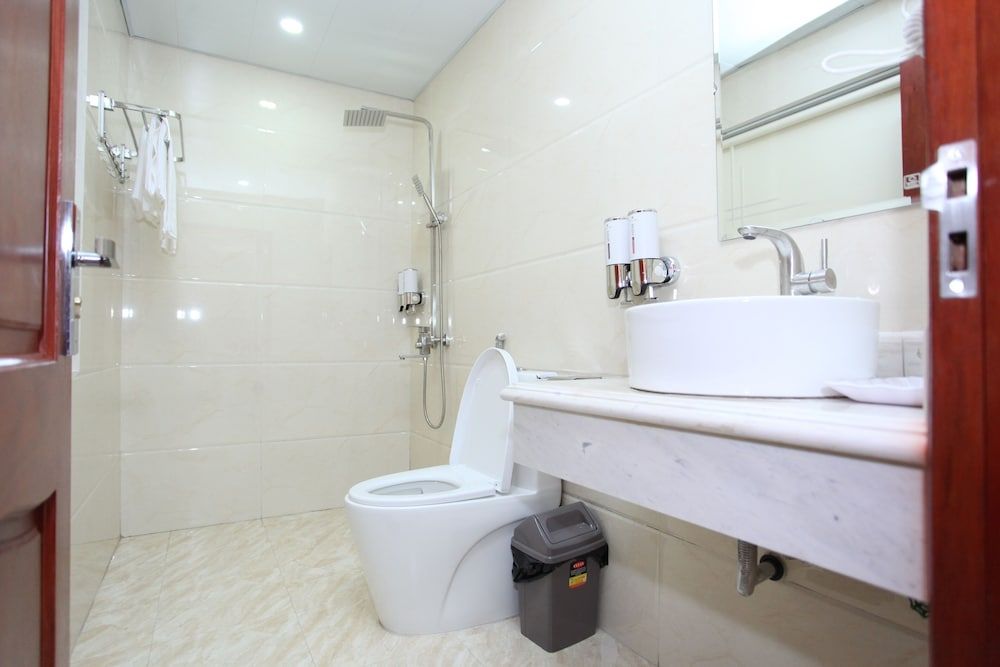 Phoenix Hotel Ha Long Superior Double or Twin Room 9