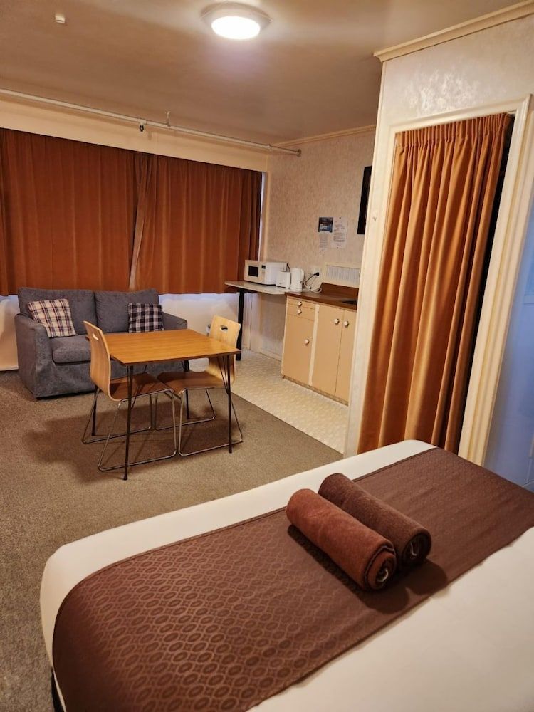 Mayfair Court Motel Studio with Kitchenette 3