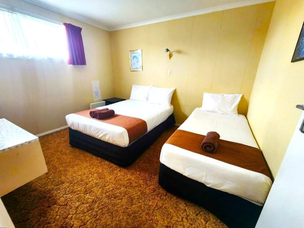 Mayfair Court Motel Family Room 7