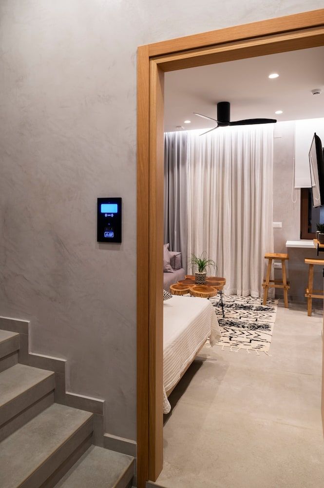 Petalo Suites Junior Suite with Old Town View 15