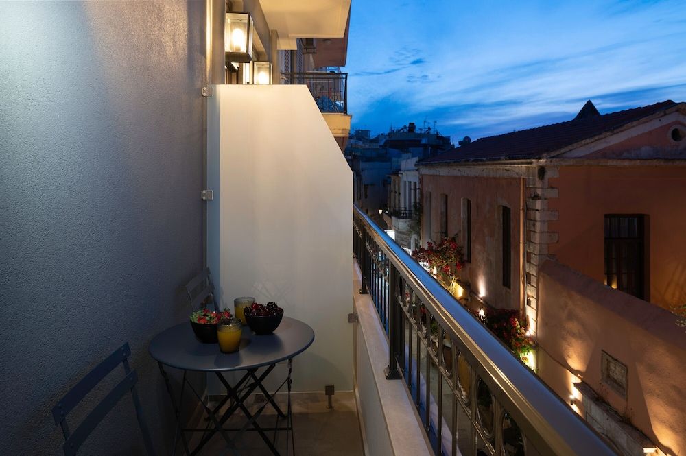 Petalo Suites Suite with Old Town View 4