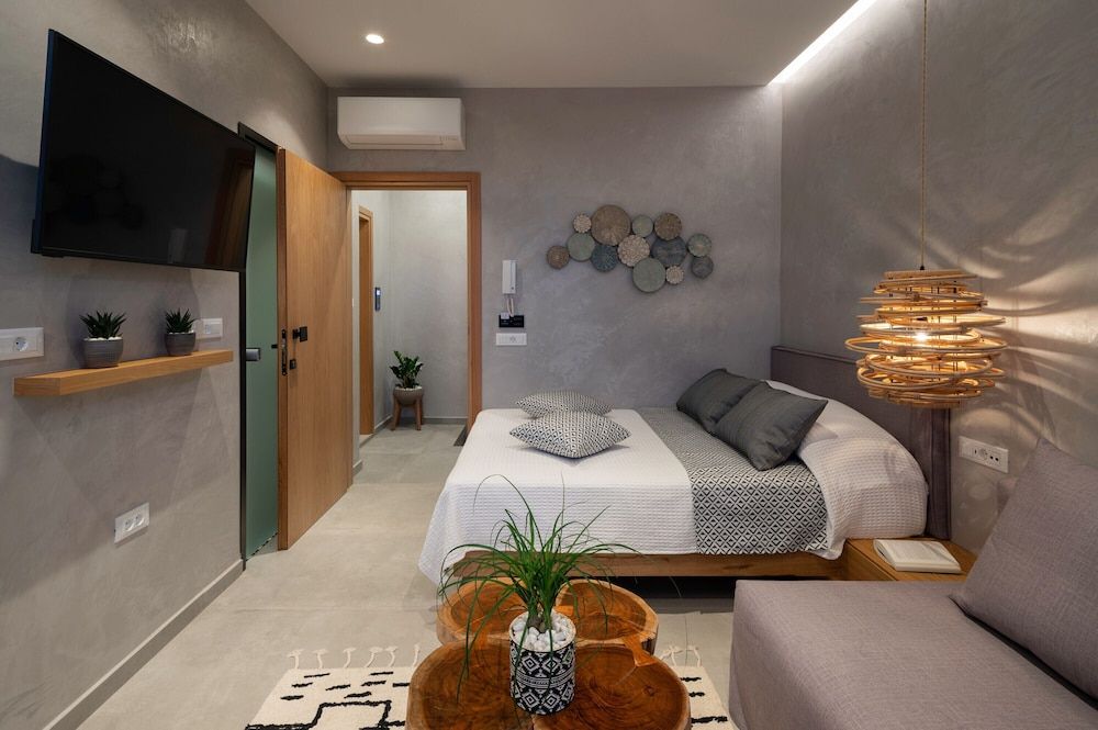 Petalo Suites Junior Suite with Old Town View 3