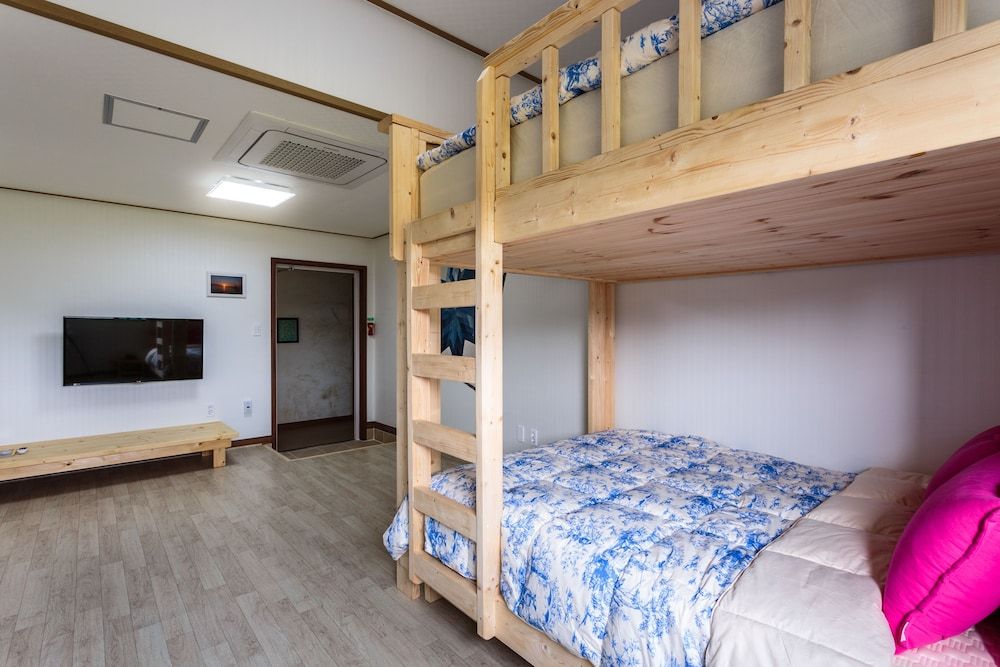 Jeju Wayo Pension Deluxe Room 11