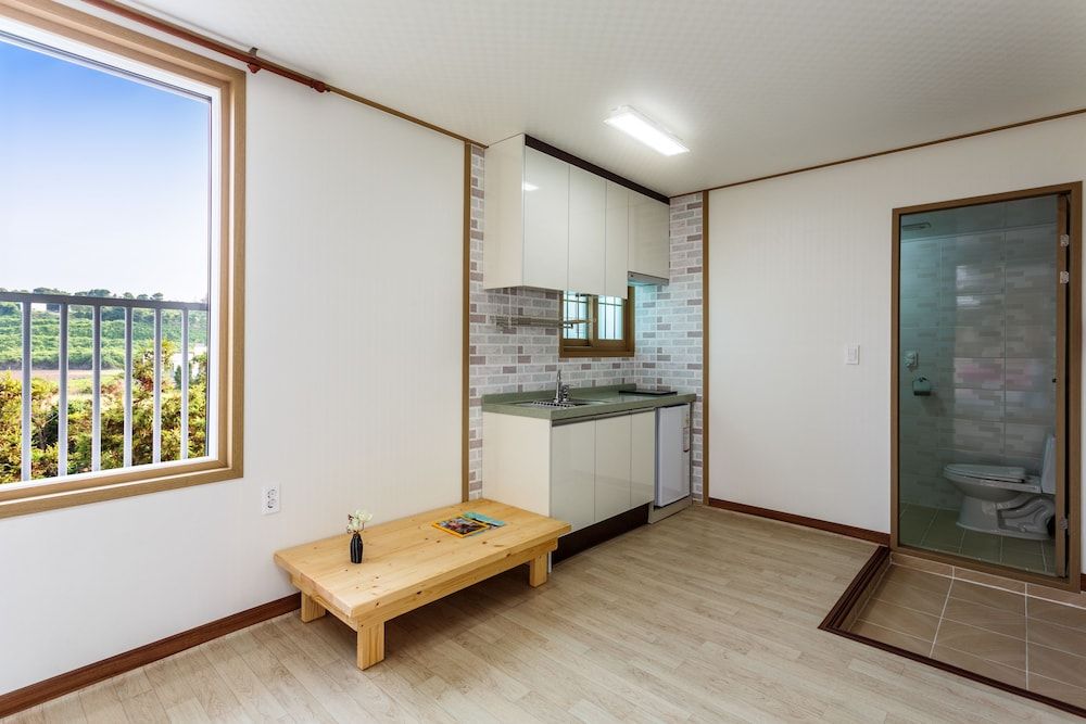 Jeju Wayo Pension Deluxe Room 16