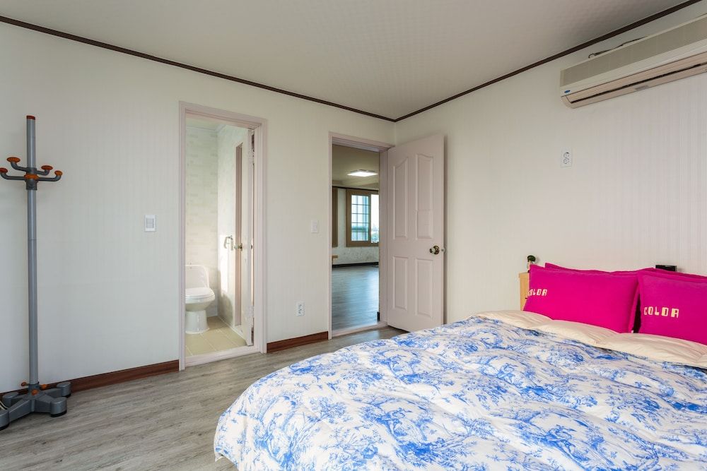 Jeju Wayo Pension Family Room 2