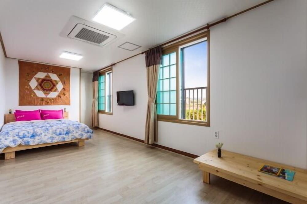 Jeju Wayo Pension Deluxe Room 19