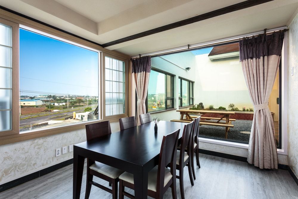 Jeju Wayo Pension Family Room 3