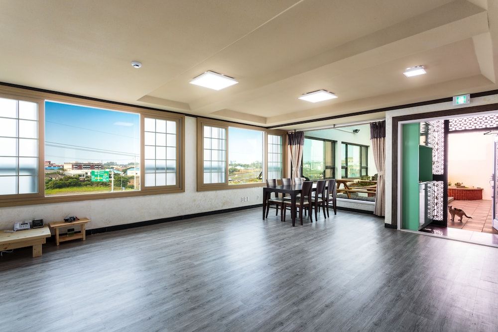 Jeju Wayo Pension Family Room 8