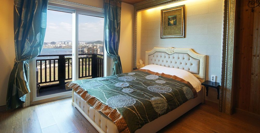 undefined eL Roman Pension 10