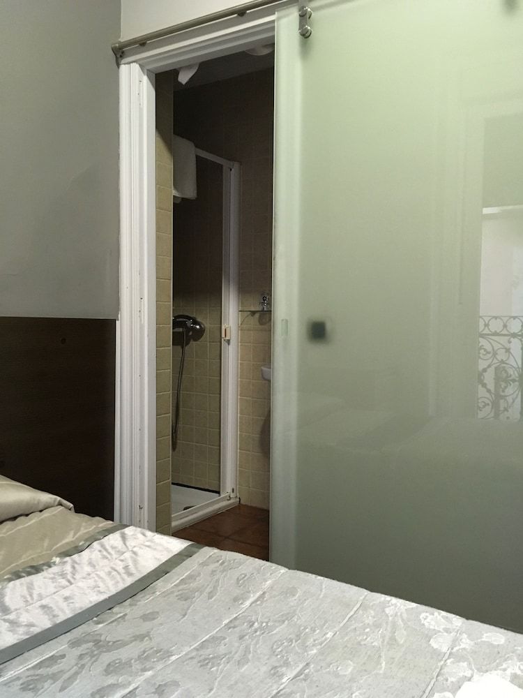 Pensión La Bilbaina - Albergue Logroño Double Room 9