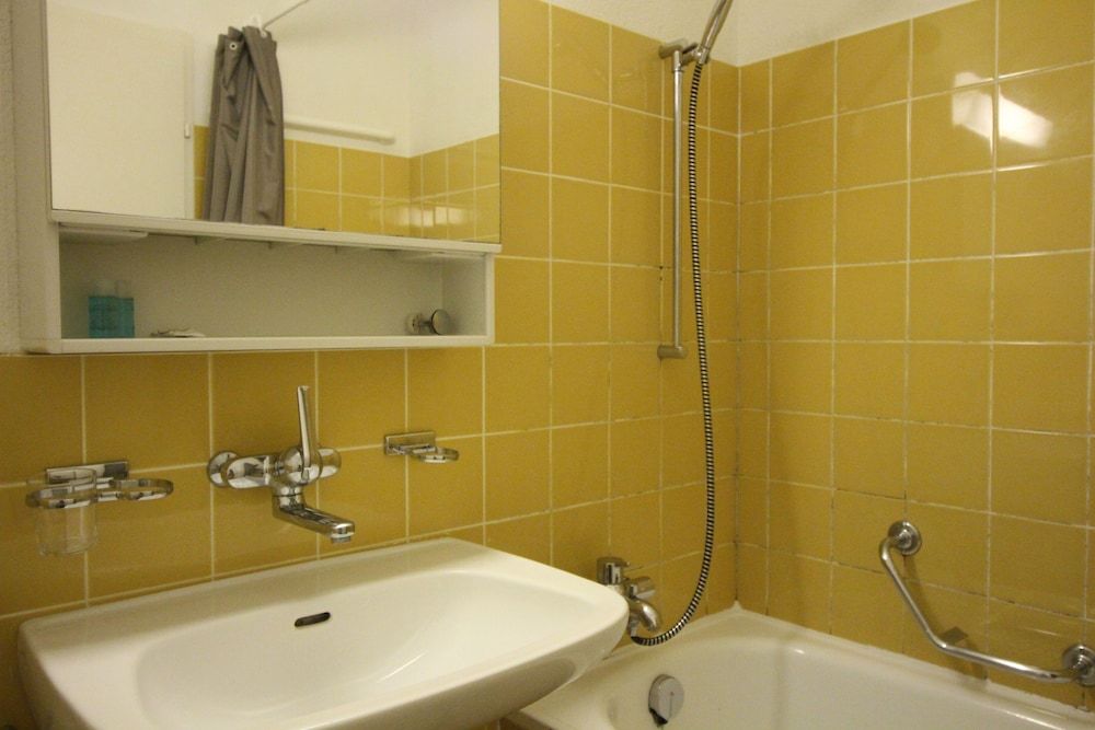 Swiss Star District 11 Studio, Kitchenette 6