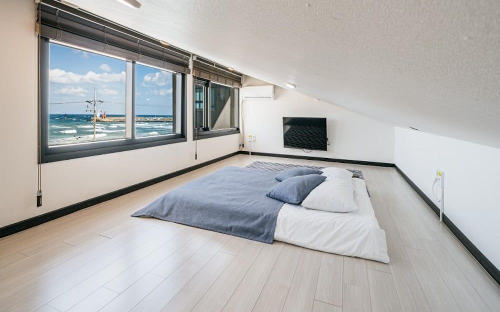 Jeju Judith Pension Room (Building A Room 301 (Ocean View Duple) 2