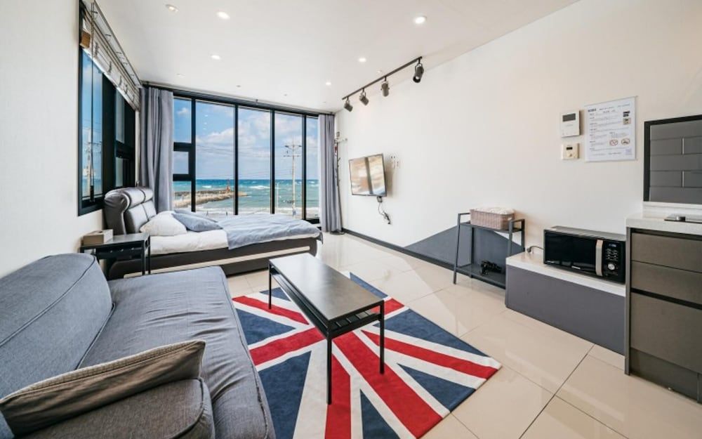 Jeju Judith Pension Room (Building B Room 302 (Ocean view no sp) 6